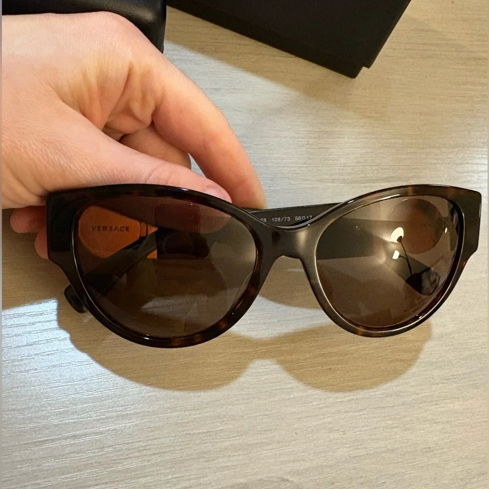 NWT Versace‎ Black and Gold Sunglasses (papers,box ,dust bag)